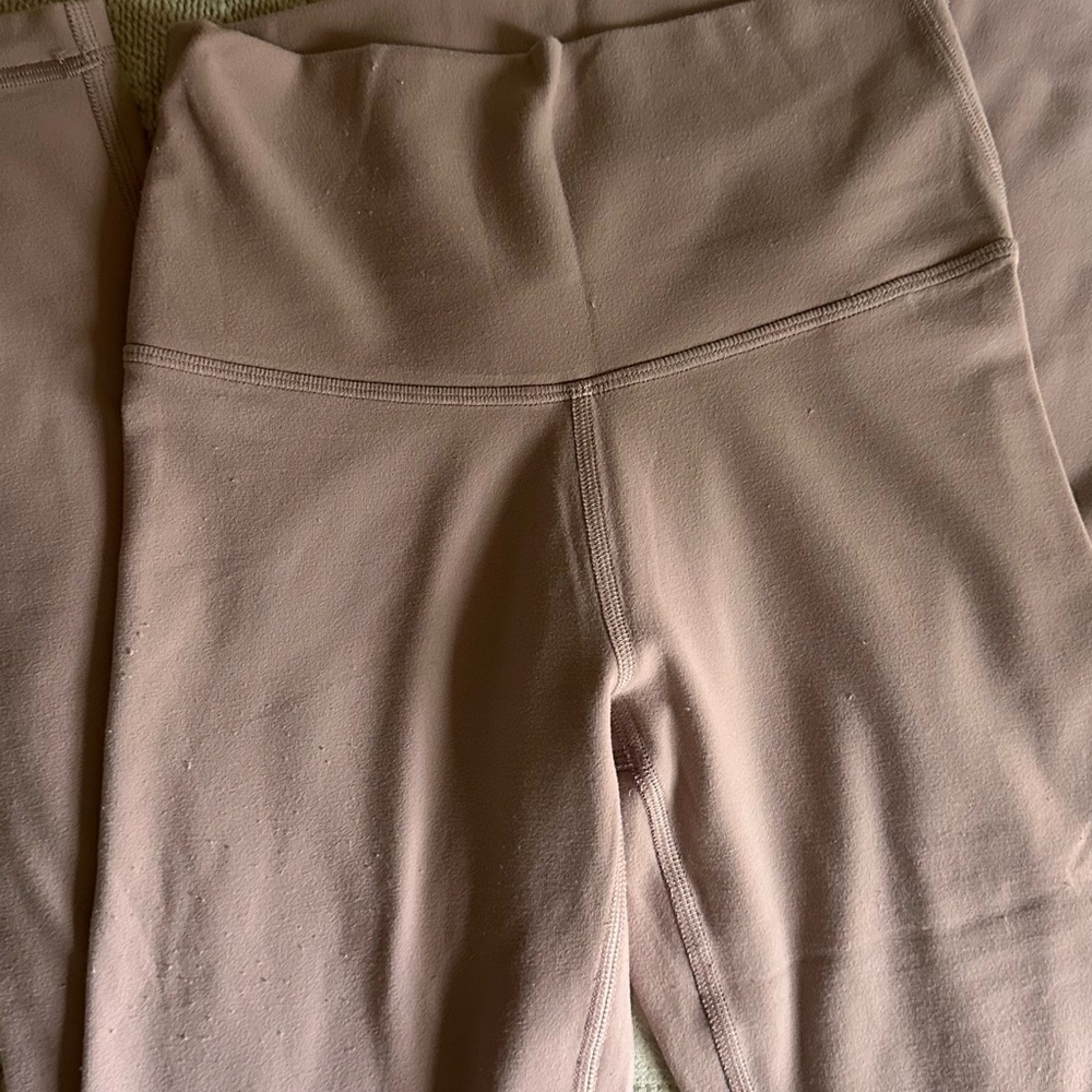 Title: Aritzia TNA Leggings XS
Mauve Pink